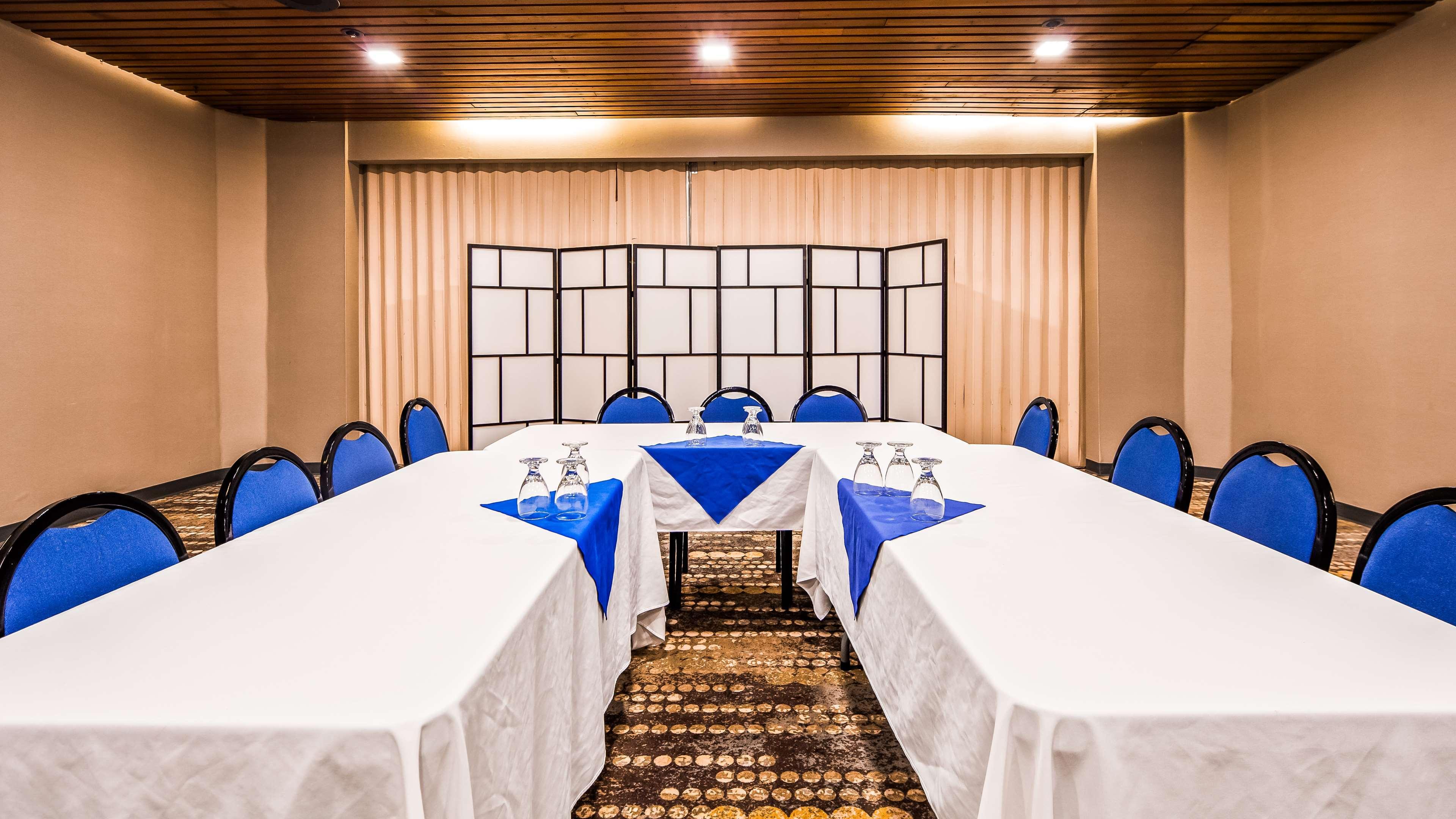אדמונטון Best Western Cedar Park Inn מראה חיצוני תמונה