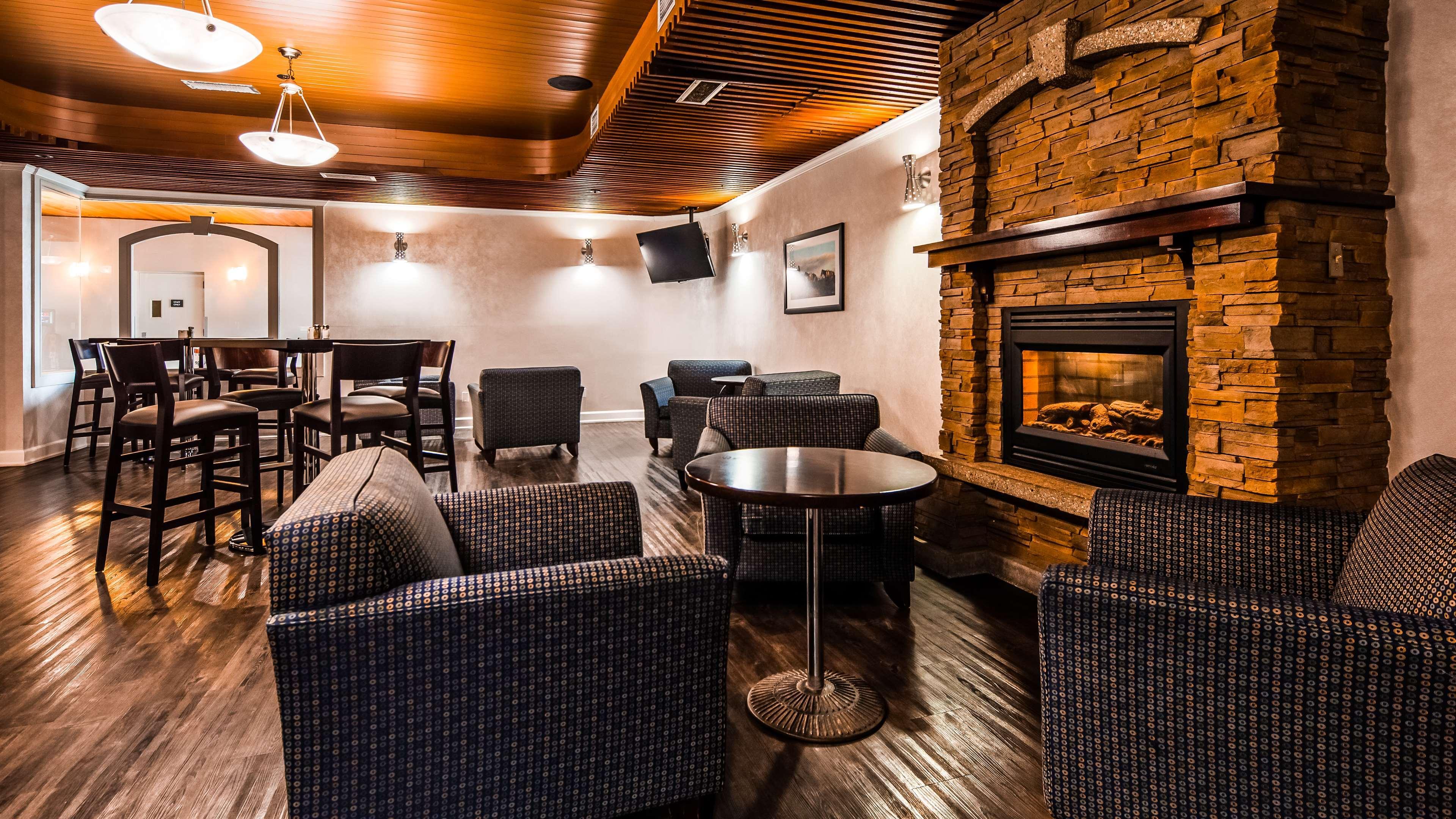 אדמונטון Best Western Cedar Park Inn מראה חיצוני תמונה