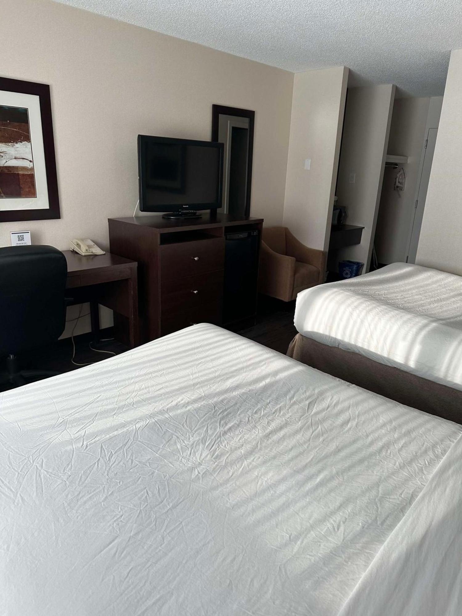 אדמונטון Best Western Cedar Park Inn מראה חיצוני תמונה