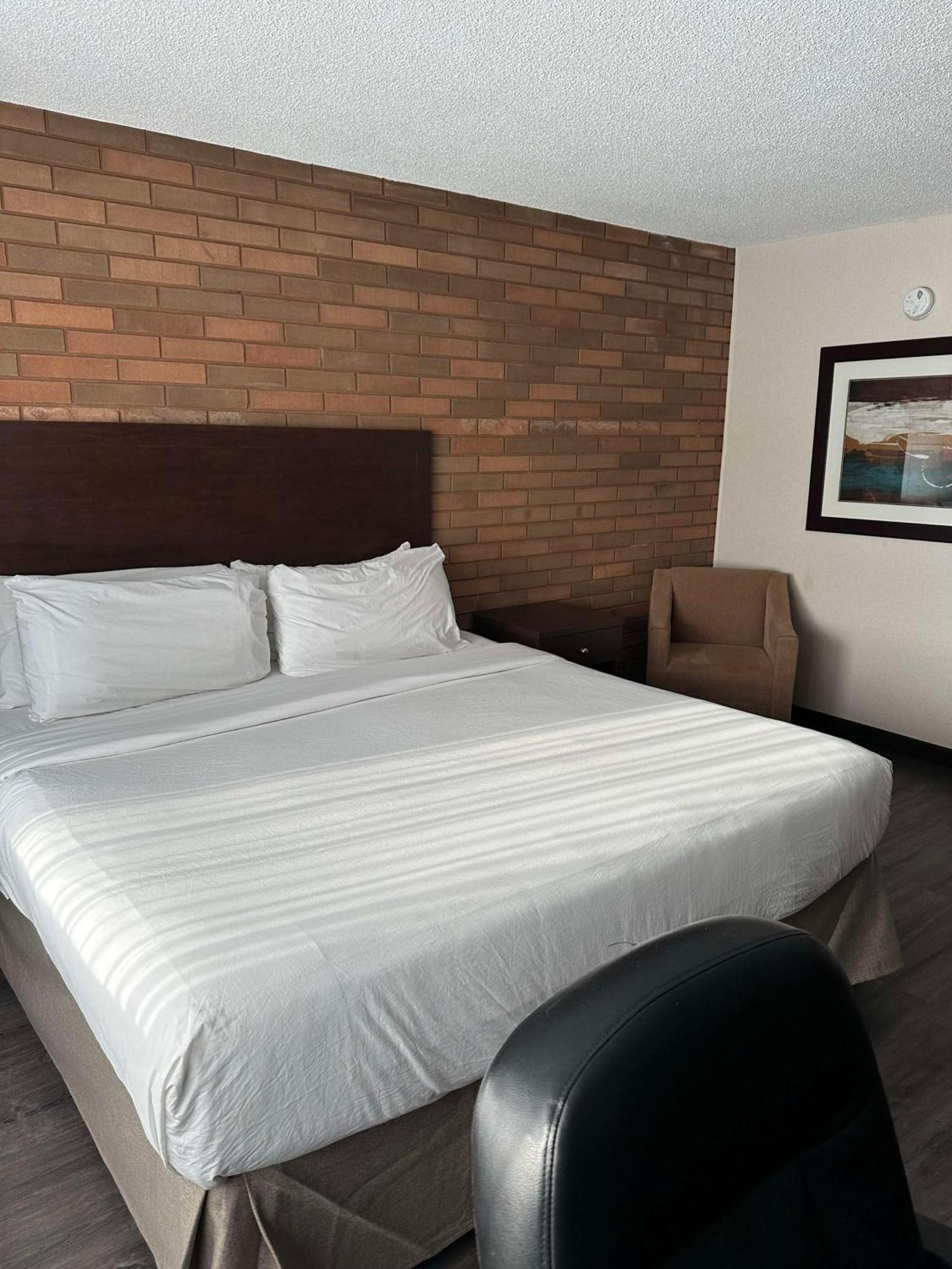 אדמונטון Best Western Cedar Park Inn מראה חיצוני תמונה
