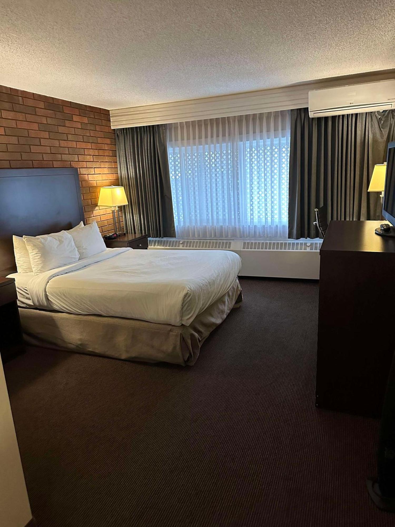 אדמונטון Best Western Cedar Park Inn מראה חיצוני תמונה