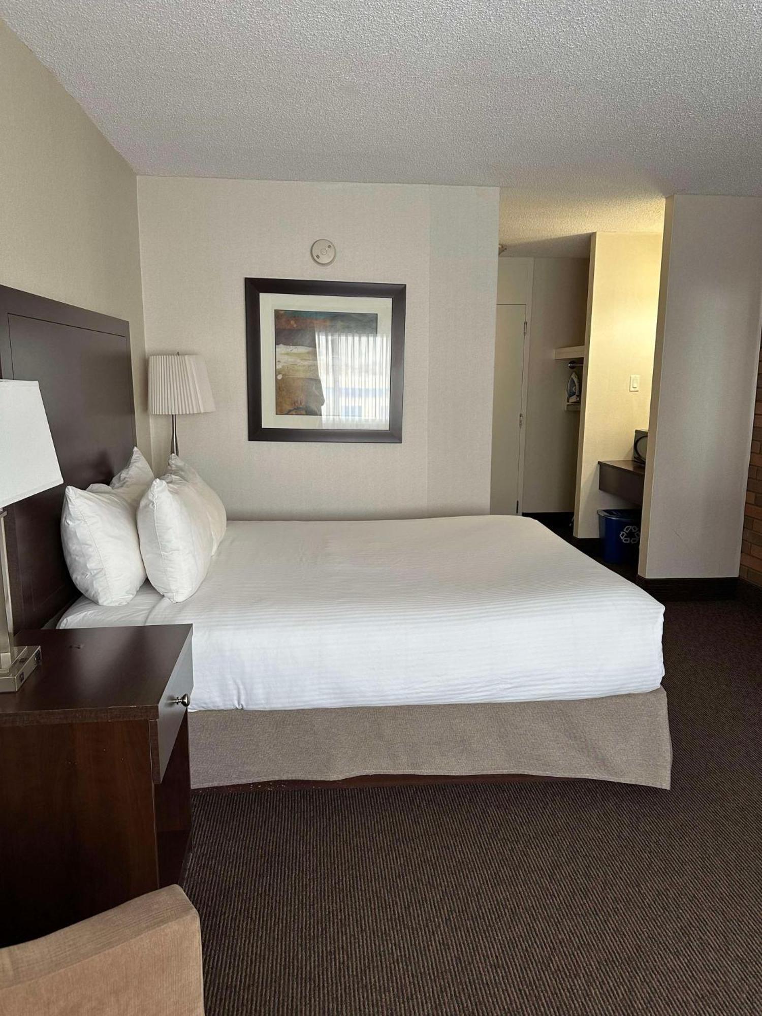 אדמונטון Best Western Cedar Park Inn מראה חיצוני תמונה