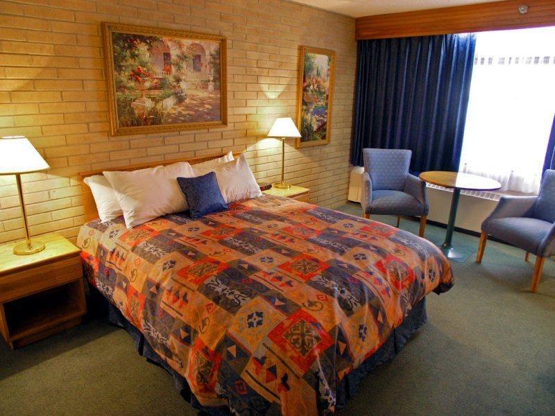 אדמונטון Best Western Cedar Park Inn חדר תמונה