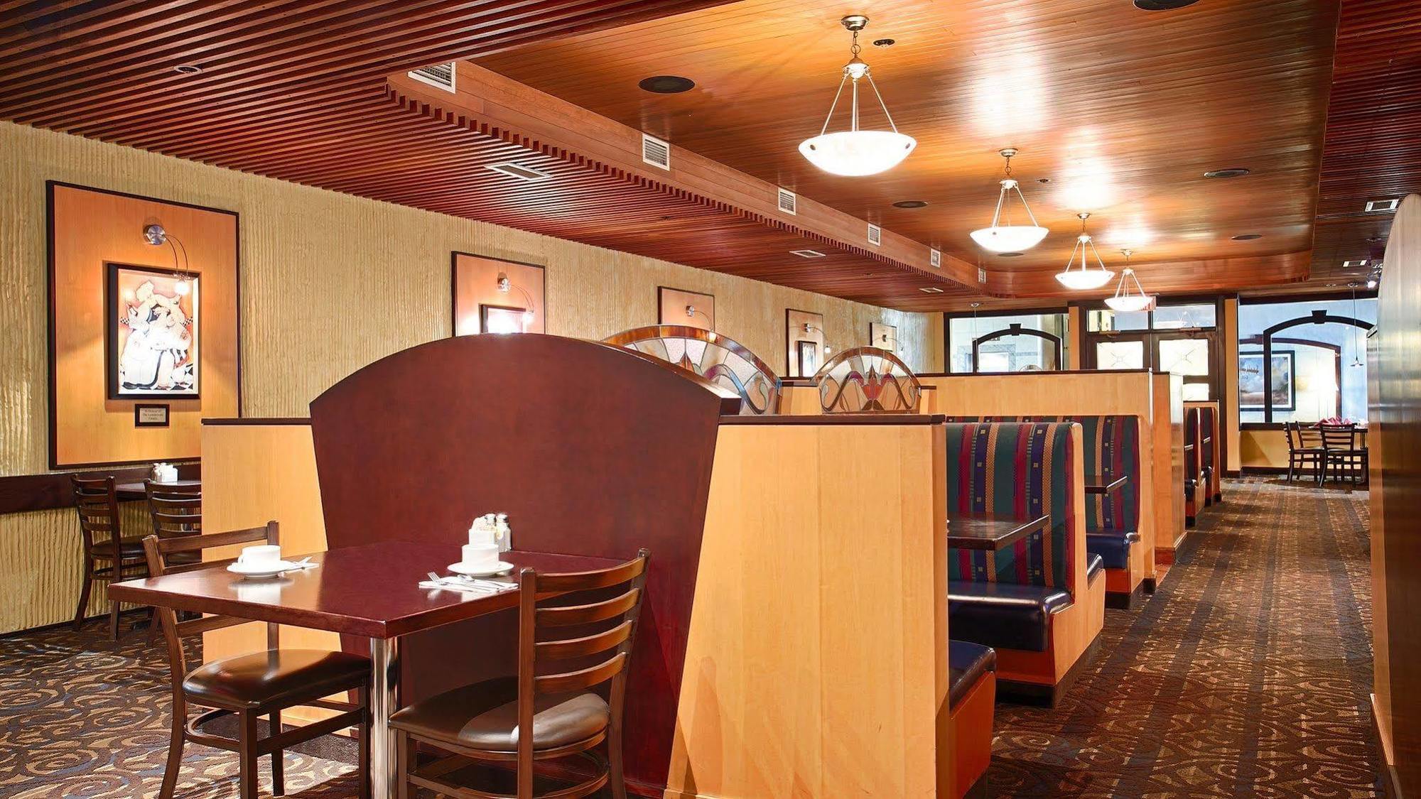 אדמונטון Best Western Cedar Park Inn מראה חיצוני תמונה