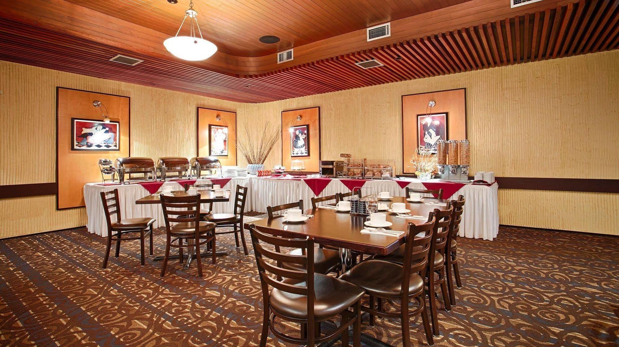 אדמונטון Best Western Cedar Park Inn מראה חיצוני תמונה