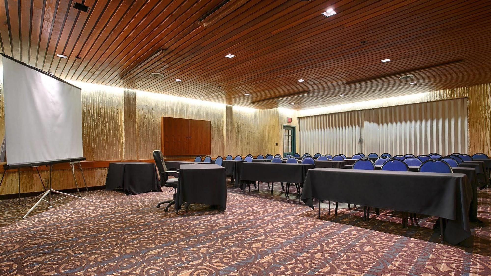 אדמונטון Best Western Cedar Park Inn מראה חיצוני תמונה