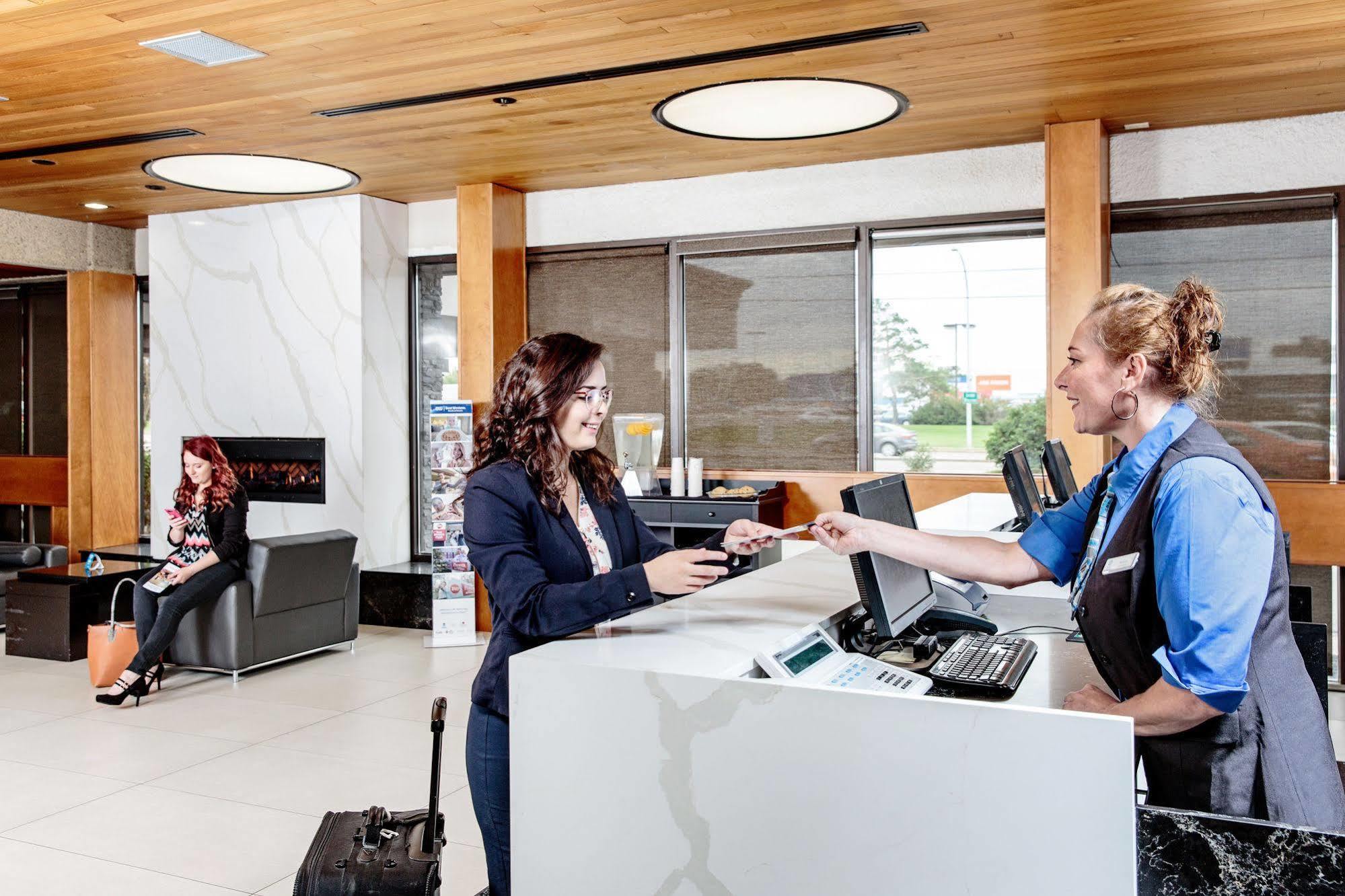 אדמונטון Best Western Cedar Park Inn מראה חיצוני תמונה